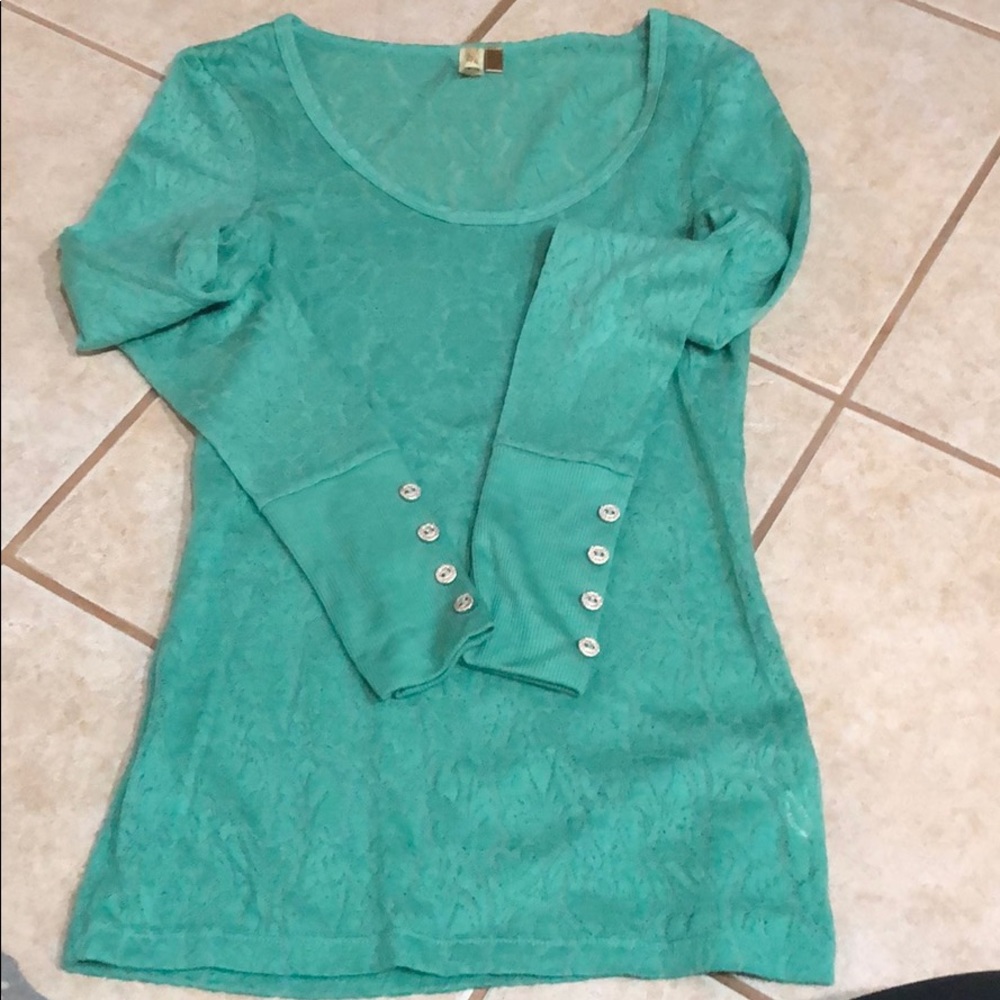 Buckle brand shirt size medium